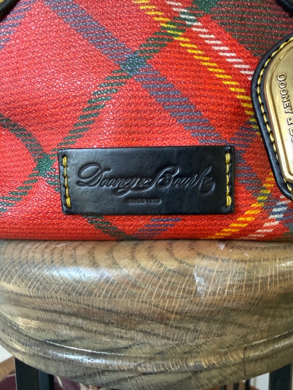 DOONEY & BOURKE ladies, red plaid purse, excellent condition - Picture 5 of 10